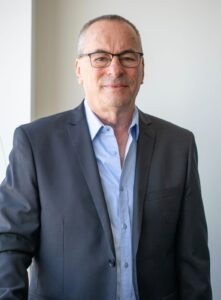 הימים שאחרי המלחמה יביאו איתם לא רק אתגרים ביטחוניים וכלכליים, אלא גם הזדמנות נדירה לשיקום אמיתי — לא רק של יישובים שנהרסו, אלא של כל המשק הישראלי. נתון הדירות הלא מכורות מטעה – המדינה לא מאפשרת לבנות"