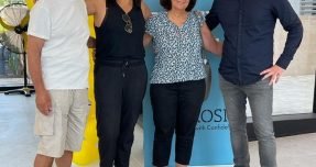 אילת גונן ברוש ואורעד יצחקי מברוש בעת מסירת מפתח לדיירים_2 (1)