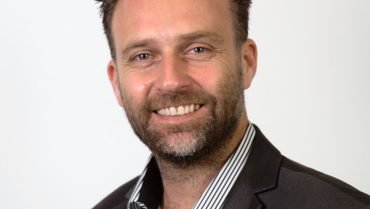 "כשהתותחים רועמים הישראלים קונים" 