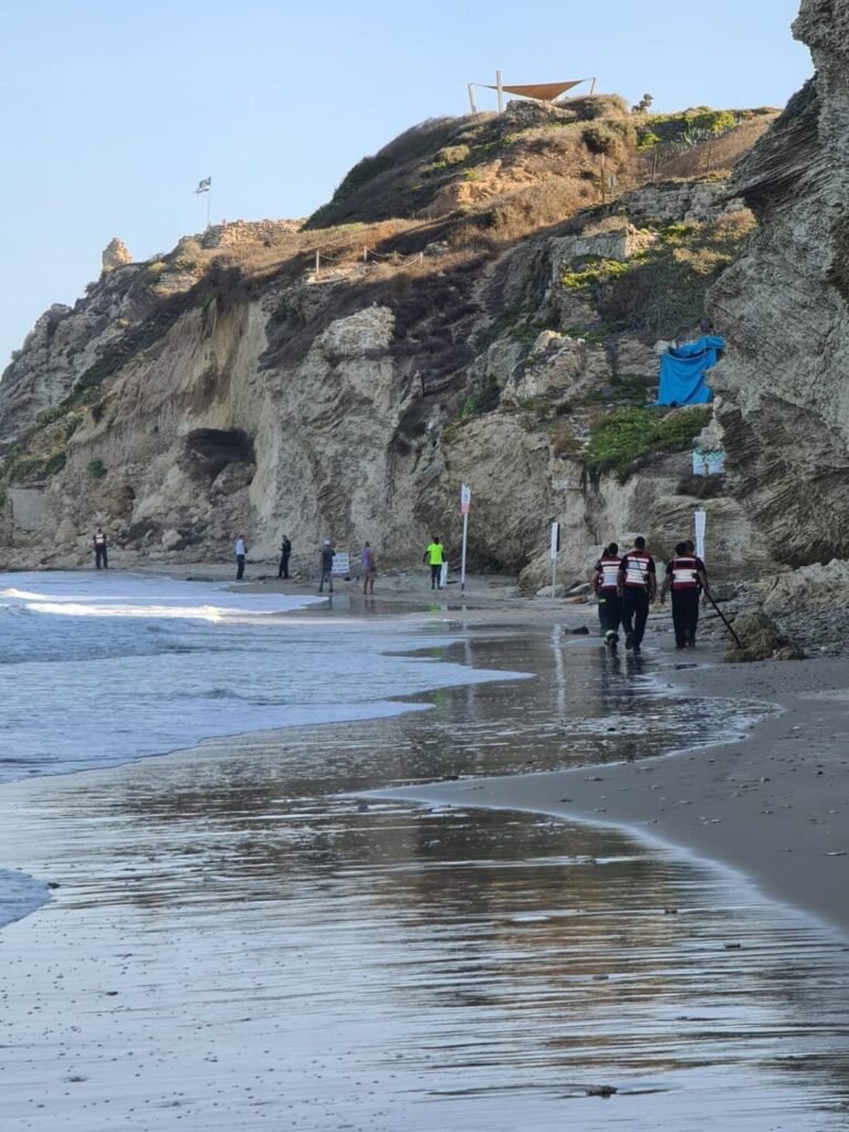 הרצליה מתקדמת עם תוכנית להגנת החופים עיריית הרצליה מתנגדת לשוברי הגלים אושרה תוכנית חזית הים בהרצליה