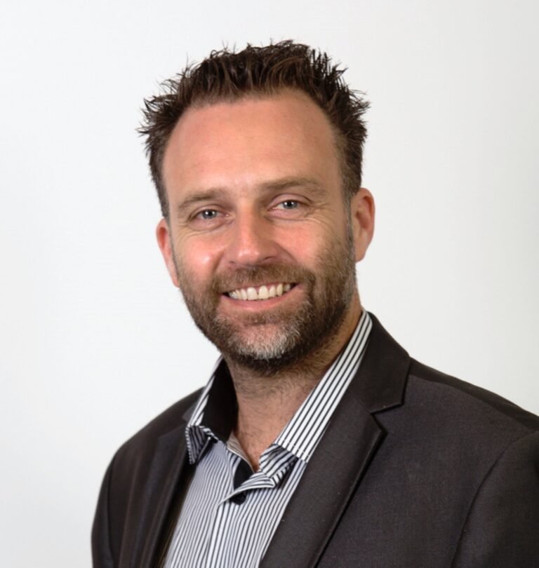 "כשהתותחים רועמים הישראלים קונים" 