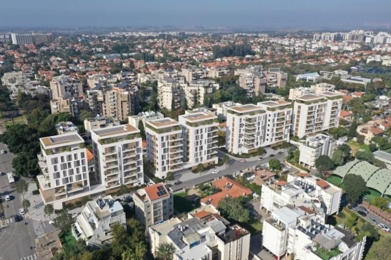 מגדל רעננה עולה למעלה